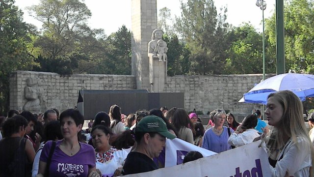 Marcha por el día de la despenalización del aborto en América Latina y el Caribe del Monumento a la madre hasta el Zócalo, 28 de septiembre de 2011 México, D. F.