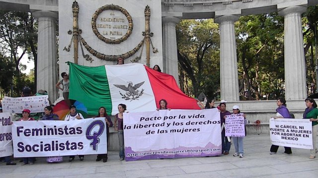 Marcha por el día de la despenalización del aborto en América Latina y el Caribe del Monumento a la madre hasta el Zócalo, 28 de septiembre de 2011 México, D. F.