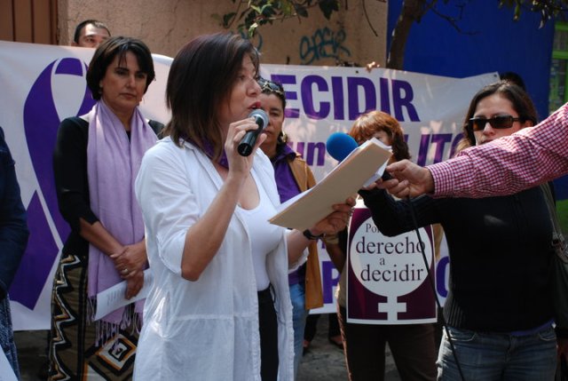 Manifestación en la sede de la Representación del Gobierno de Baja California Sur 08 abril 2010