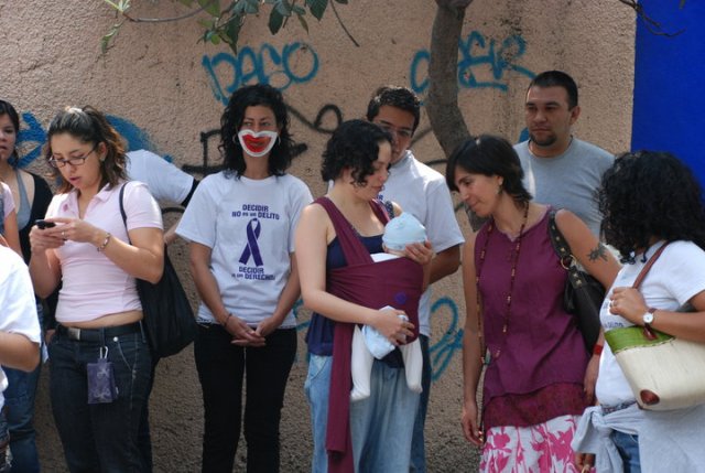 Manifestación en la sede de la Representación del Gobierno de Baja California Sur 08 abril 2010